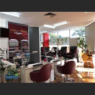 Cần sang shop Nail gấp vùng Gladstone Park giá thương lượng