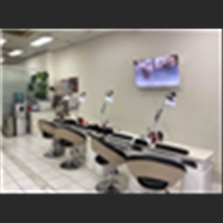 Cần sang lại shop nail rất mới và sạch sẽ, khách ổn định, rent hợp lý