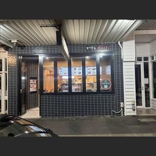 Cần sang shop sushi có luôn hotfood vùng Mooneeponds