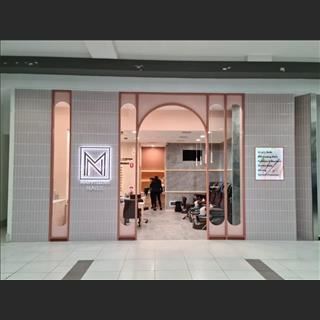 Sang shop nail nằm trong Emporium Shopping Centre, giá mềm