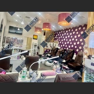 Sang tiệm nail nằm tại chân núi Adelaide, giá thuê hợp lý