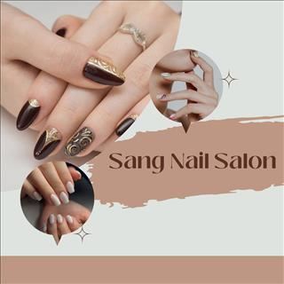 Sang shop nail hoạt động lâu năm nằm trong shopping center.