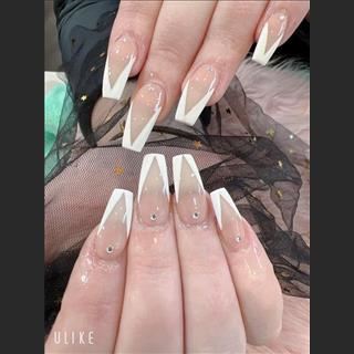 Sang shop nail nằm rìa phía Đông trong CBD Adelaide