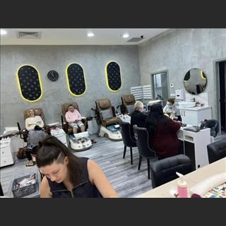 Tiệm nail gần Springvale cần bán, có lượng khách quen ổn định