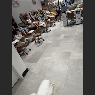 Sang shop nails Sandy beauty spa trong shopping center Fairfield