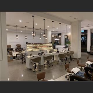 Shop nail khu Hawthorn vị trí đắc địa cần sang