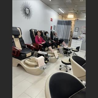Sang shop nail và beauty gần vùng Menai tiền rent rẻ
